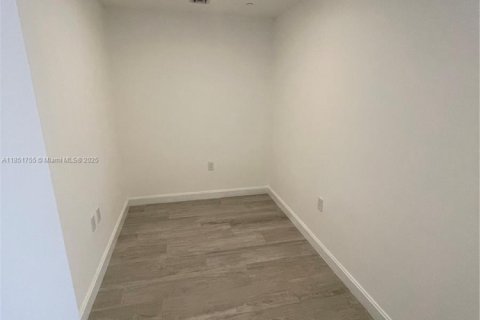 Condo in Miami, Florida, 2 bedrooms  № 1871508 - photo 8
