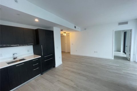 Condo in Miami, Florida, 2 bedrooms  № 1871508 - photo 17