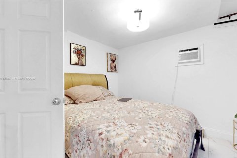 House in Miami, Florida 4 bedrooms, 135.82 sq.m. № 1942332 - photo 15