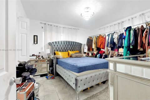 House in Miami, Florida 4 bedrooms, 135.82 sq.m. № 1942332 - photo 7