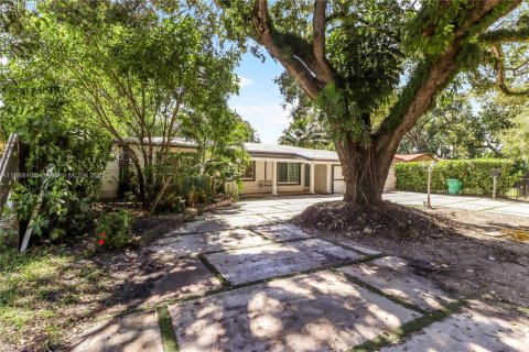 House in Miami, Florida 4 bedrooms, 135.82 sq.m. № 1942332 - photo 27
