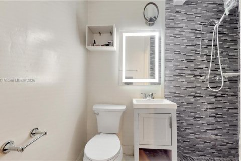 House in Miami, Florida 4 bedrooms, 135.82 sq.m. № 1942332 - photo 16