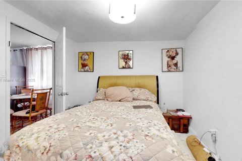 House in Miami, Florida 4 bedrooms, 135.82 sq.m. № 1942332 - photo 14