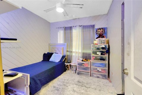 House in Miami, Florida 4 bedrooms, 135.82 sq.m. № 1942332 - photo 9