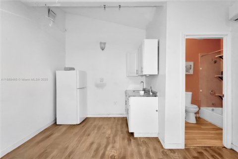 House in Miami, Florida 4 bedrooms, 135.82 sq.m. № 1942332 - photo 21