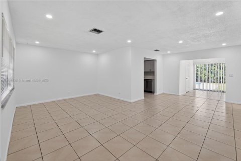 Снять в аренду виллу или дом в Плантация, Флорида 4 спальни, 292.83м2, № 1951254 - фото 8