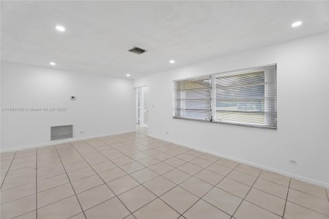 Снять в аренду виллу или дом в Плантация, Флорида 4 спальни, 292.83м2, № 1951254 - фото 12