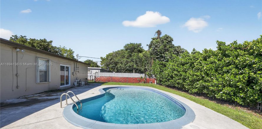 Дом в Плантация, Флорида 4 спальни, 292.83м2 № 1951254