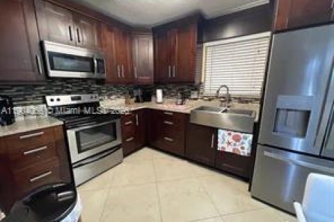 Casa en venta en West Palm Beach, Florida, 3 dormitorios, 106.65 m2 № 1967079 - foto 10