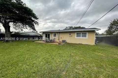 Casa en venta en West Palm Beach, Florida, 3 dormitorios, 106.65 m2 № 1967079 - foto 4