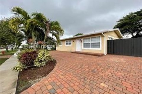 Casa en venta en West Palm Beach, Florida, 3 dormitorios, 106.65 m2 № 1967079 - foto 2
