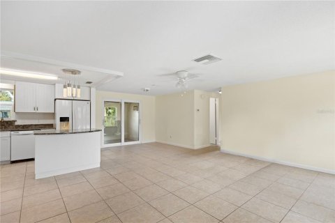 House in Venice, Florida 2 bedrooms, 102.94 sq.m. № 1907513 - photo 6