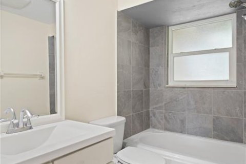 House in Venice, Florida 2 bedrooms, 102.94 sq.m. № 1907513 - photo 12