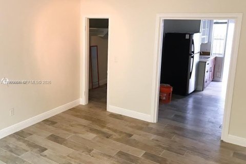 Apartamento en alquiler en Miami Beach, Florida, 39.48 m2 № 2006982 - foto 2