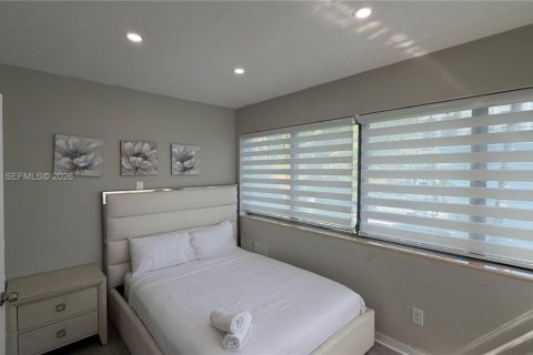 Villa ou maison à louer à Bay Harbor Islands, Floride: 2 chambres, 92.9 m2 № 2184617 - photo 4