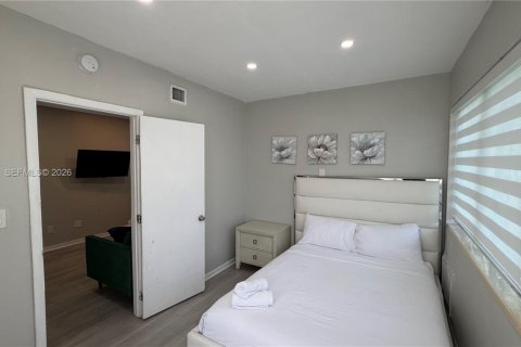 Villa ou maison à louer à Bay Harbor Islands, Floride: 2 chambres, 92.9 m2 № 2184617 - photo 5