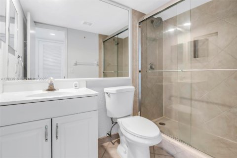 Condo in Pompano Beach, Florida, 2 bedrooms  № 2068386 - photo 5