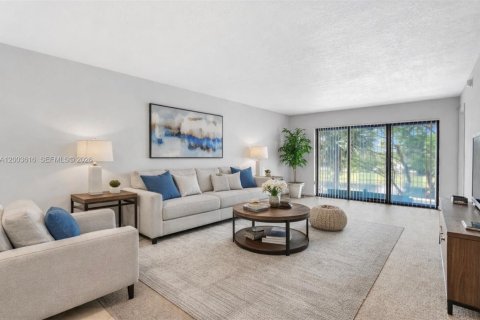 Condo in Pompano Beach, Florida, 2 bedrooms  № 2068386 - photo 2