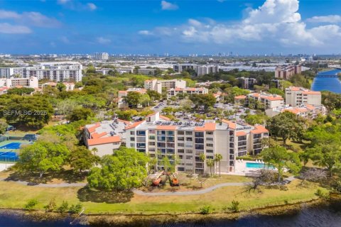 Condo in Pompano Beach, Florida, 2 bedrooms  № 2068386 - photo 16