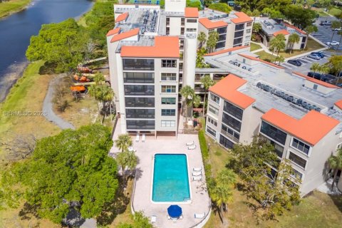 Condo in Pompano Beach, Florida, 2 bedrooms  № 2068386 - photo 17