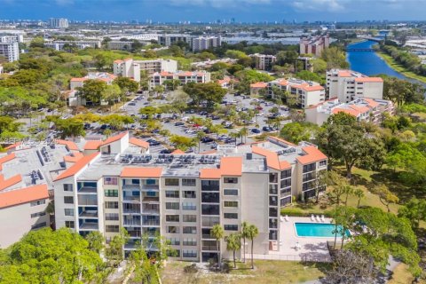 Condo in Pompano Beach, Florida, 2 bedrooms  № 2068386 - photo 15