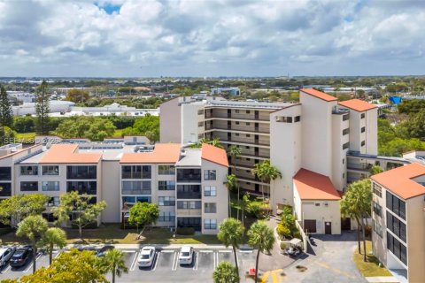 Condo in Pompano Beach, Florida, 2 bedrooms  № 2068386 - photo 13