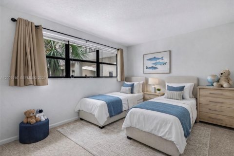 Condo in Pompano Beach, Florida, 2 bedrooms  № 2068386 - photo 8