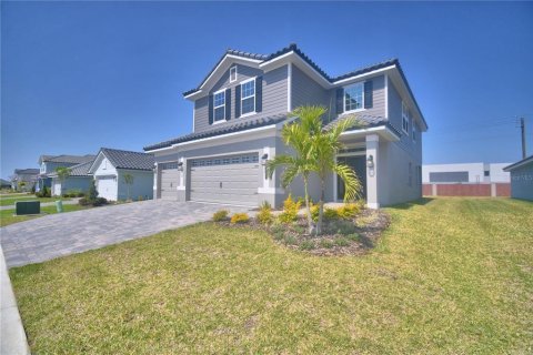 House in Auburndale, Florida 4 bedrooms, 223.43 sq.m. № 1242717 - photo 2