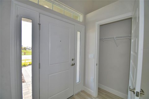 House in Auburndale, Florida 4 bedrooms, 223.43 sq.m. № 1242717 - photo 12