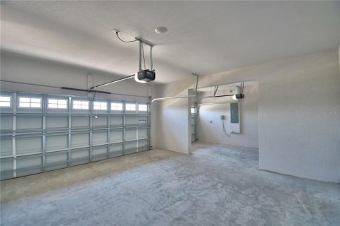 House in Auburndale, Florida 4 bedrooms, 223.43 sq.m. № 1242717 - photo 6