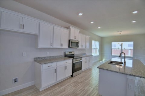 House in Auburndale, Florida 4 bedrooms, 223.43 sq.m. № 1242717 - photo 18