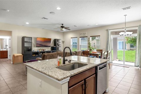 House in Orlando, Florida 5 bedrooms, 288.65 sq.m. № 1828552 - photo 4