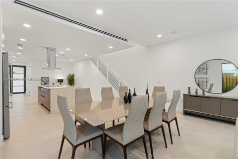 Touwnhouse à vendre à Fort Lauderdale, Floride: 4 chambres, 230.68 m2 № 2171312 - photo 13