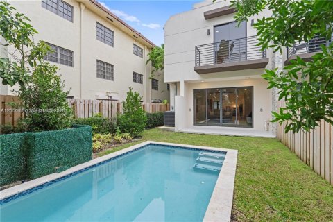 Touwnhouse à vendre à Fort Lauderdale, Floride: 4 chambres, 230.68 m2 № 2171312 - photo 2