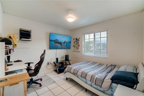 Casa en venta en Miami, Florida, 3 dormitorios, 139.35 m2 № 1862390 - foto 2