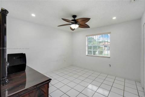 Casa en venta en Miami, Florida, 3 dormitorios, 139.35 m2 № 1862390 - foto 4