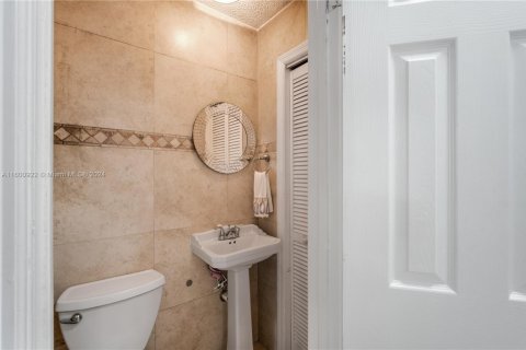 Casa en venta en Miami, Florida, 3 dormitorios, 139.35 m2 № 1862390 - foto 25