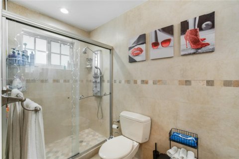 Casa en venta en Miami, Florida, 3 dormitorios, 139.35 m2 № 1862390 - foto 29