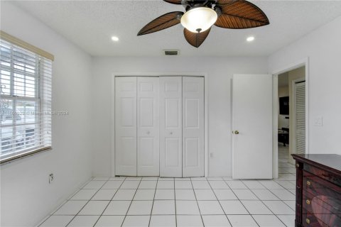 Casa en venta en Miami, Florida, 3 dormitorios, 139.35 m2 № 1862390 - foto 5