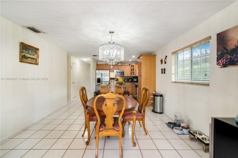 Casa en venta en Miami, Florida, 3 dormitorios, 139.35 m2 № 1862390 - foto 23
