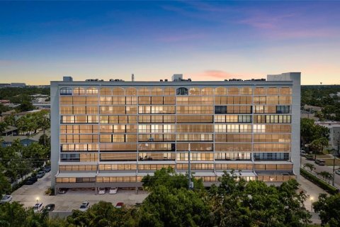 Condo in Tampa, Florida, 2 bedrooms  № 1801443 - photo 1