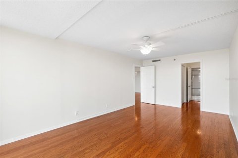 Condo in Tampa, Florida, 2 bedrooms  № 1801443 - photo 21