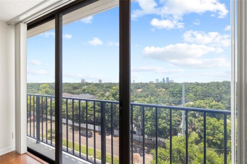Condo in Tampa, Florida, 2 bedrooms  № 1801443 - photo 10