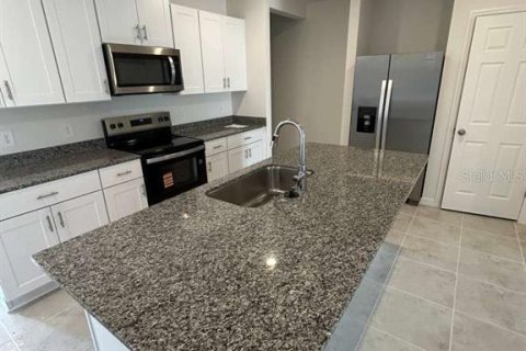 House in Winter Haven, Florida 4 bedrooms, 149.29 sq.m. № 2109209 - photo 12