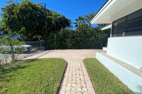 Villa ou maison à louer à Miami Beach, Floride: 4 chambres, 185.8 m2 № 2064490 - photo 10