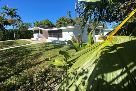 Villa ou maison à louer à Miami Beach, Floride: 4 chambres, 185.8 m2 № 2064490 - photo 13