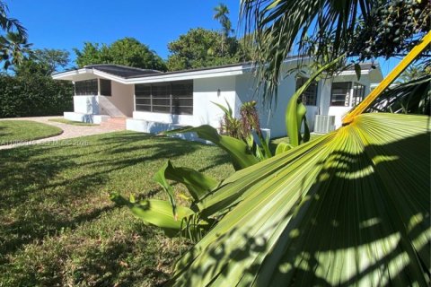 Villa ou maison à louer à Miami Beach, Floride: 4 chambres, 185.8 m2 № 2064490 - photo 12