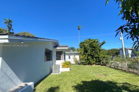 Villa ou maison à louer à Miami Beach, Floride: 4 chambres, 185.8 m2 № 2064490 - photo 14