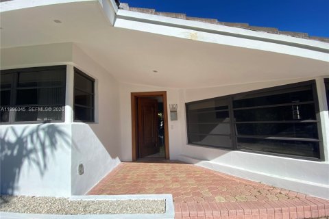 Villa ou maison à louer à Miami Beach, Floride: 4 chambres, 185.8 m2 № 2064490 - photo 19