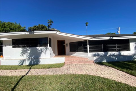 Villa ou maison à louer à Miami Beach, Floride: 4 chambres, 185.8 m2 № 2064490 - photo 16